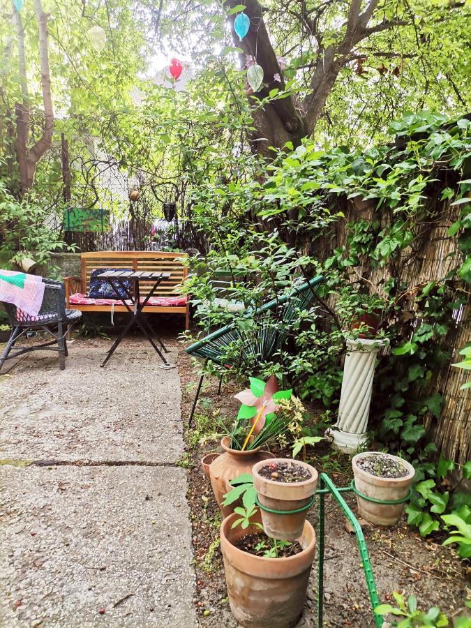 Flat In Historic Villa With Your Own Private Garden, Near City Park Budapest Exterior photo