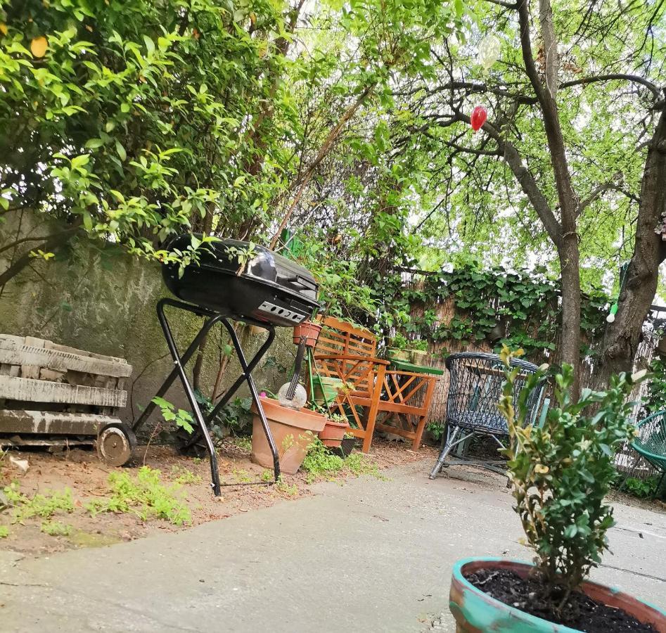 Flat In Historic Villa With Your Own Private Garden, Near City Park Budapest Exterior photo